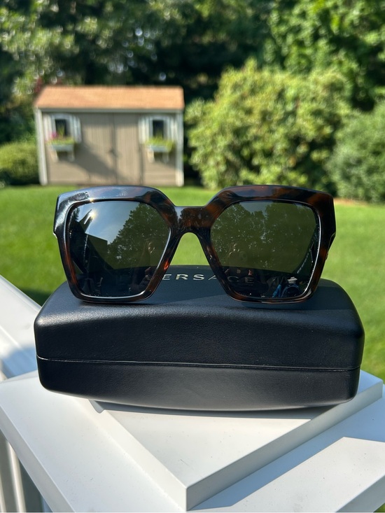 Versace Accessories - Versace Women's Tortoiseshell Square Frame Sunglasses Like New